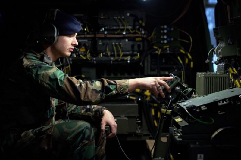 Militêr en definsje